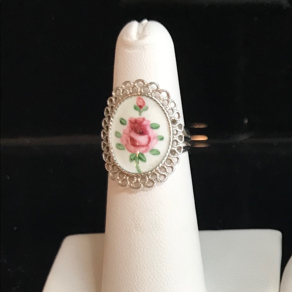 Vintage Sterling silver enamel Ring white/ pink